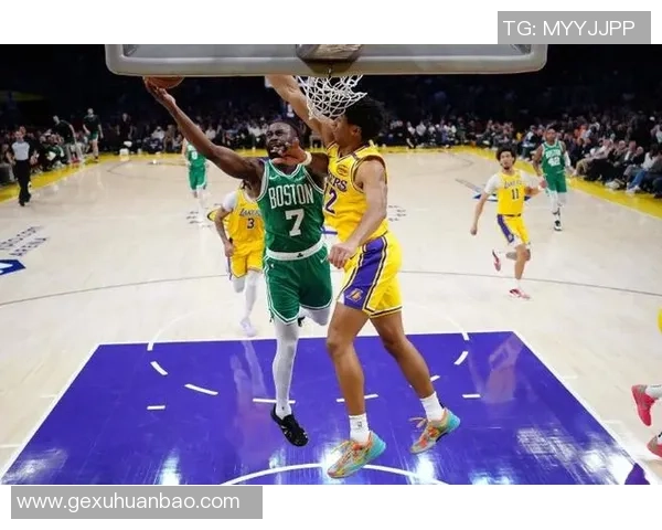 湖人对决凯尔特人精彩回顾1月24日经典对抗赛的精彩瞬间与战术分析 湖人对决凯尔特人精彩回顾1月24日经典对抗赛的精彩瞬间与战术分析